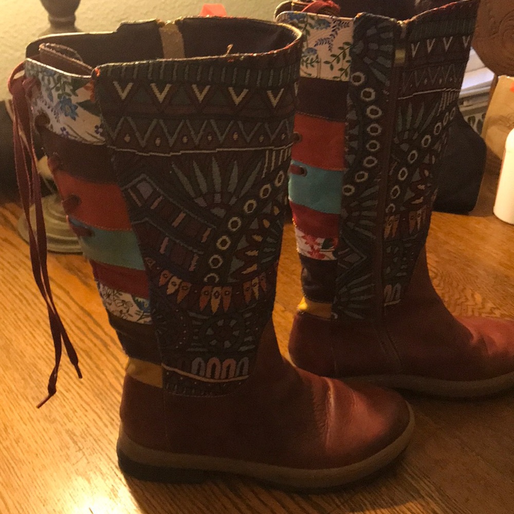Leather and multicolored tapestry boots!!